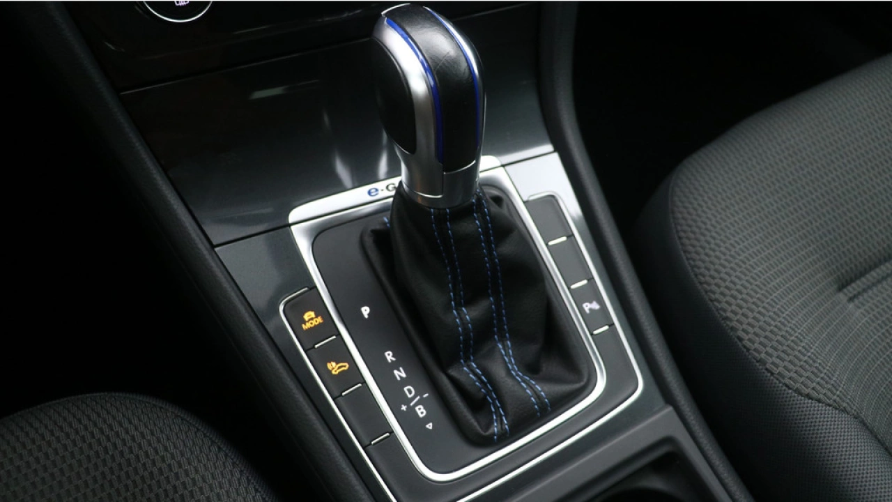 Volkswagen e-Golf e-Golf 36 kW / 136pk Navigatie LED Climatronic