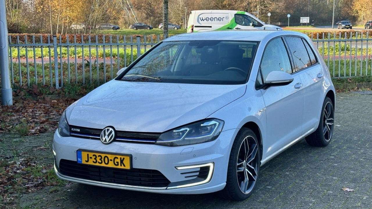 Volkswagen e-Golf e-Golf 36 kW / 136pk Navigatie LED Climatronic