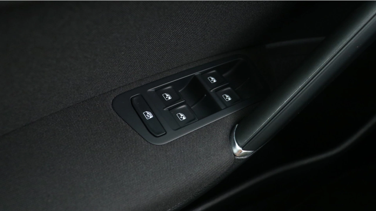 Volkswagen e-Golf e-Golf 36 kW / 136pk Navigatie LED Climatronic