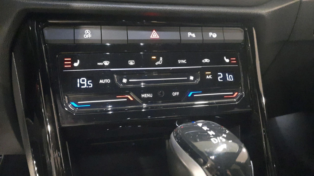 Volkswagen T-Roc 1.5 TSI Automaat | R-Line Business | Afneemb. Trekhaak | Camera |