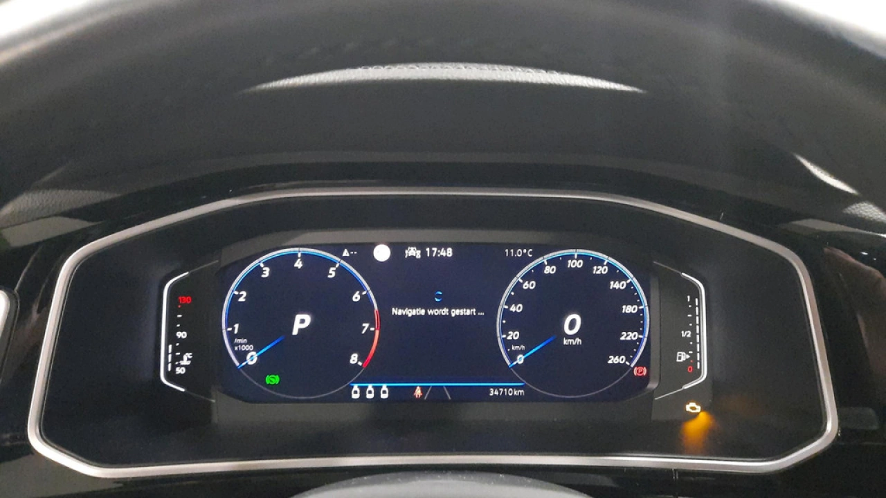 Volkswagen T-Roc 1.5 TSI Automaat | R-Line Business | Afneemb. Trekhaak | Camera |