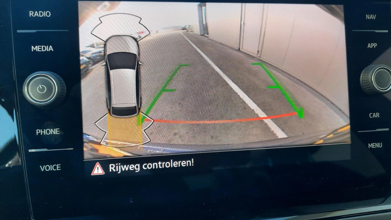 Volkswagen Taigo 1.0 TSI Automaat R-Line | Camera |