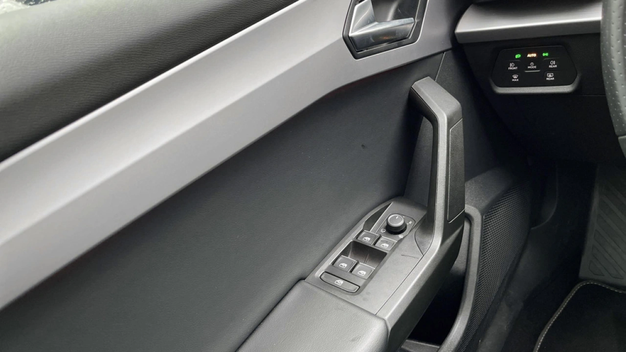 SEAT Leon Sportstourer 1.0 eTSI FR Business