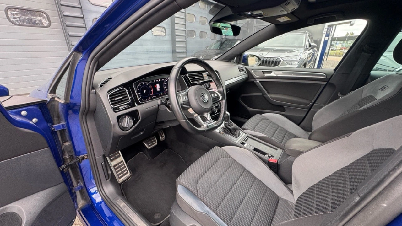 Volkswagen Golf 1.5 TSI 150pk Highline Business R-line DSG