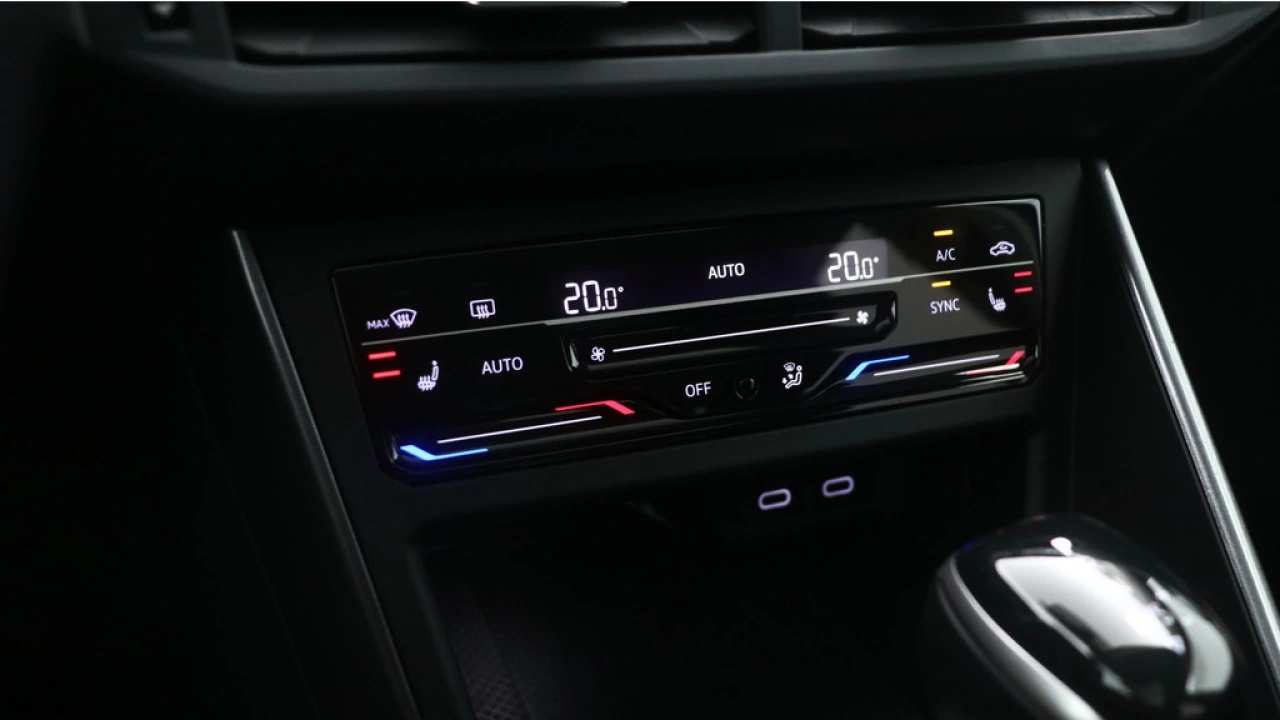 Volkswagen Taigo 1.0 TSI 110pk DSG Style Panoramadak Navigatie