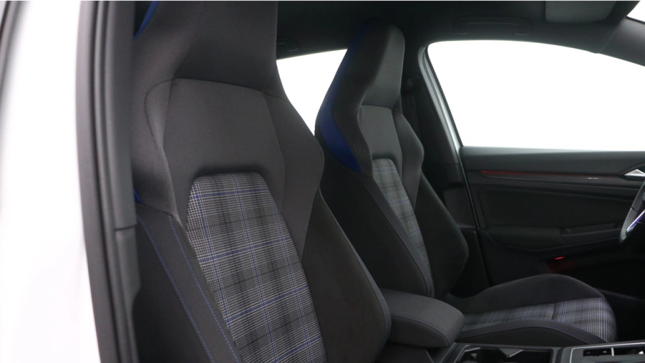 Volkswagen Golf GTE 1.4 eHybrid 245pk DSG Navigatie Stoel en Stuurverwarm.