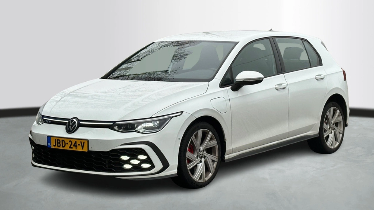 Volkswagen Golf GTE 1.4 eHybrid 245pk DSG Navigatie Stoel en Stuurverwarm.