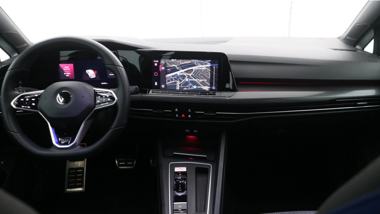 Volkswagen Golf GTE 1.4 eHybrid 245pk DSG Navigatie Stoel en Stuurverwarm.