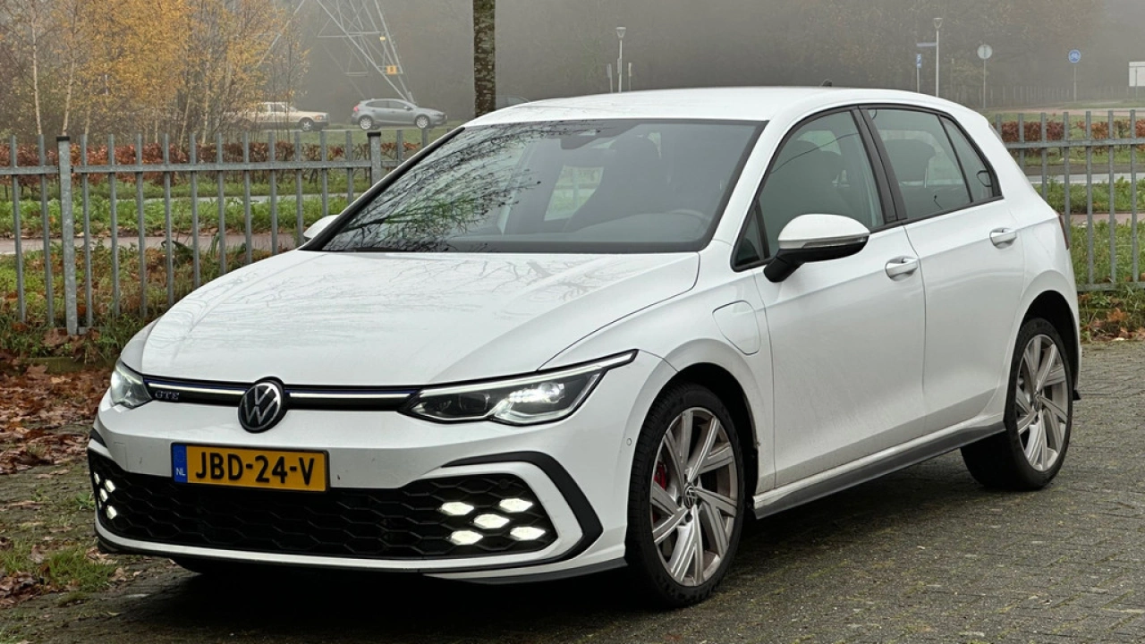 Volkswagen Golf GTE 1.4 eHybrid 245pk DSG Navigatie Stoel en Stuurverwarm.