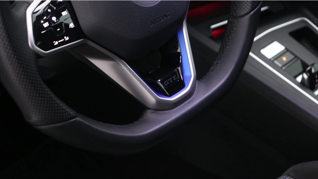 Volkswagen Golf GTE 1.4 eHybrid 245pk DSG Navigatie Stoel en Stuurverwarm.