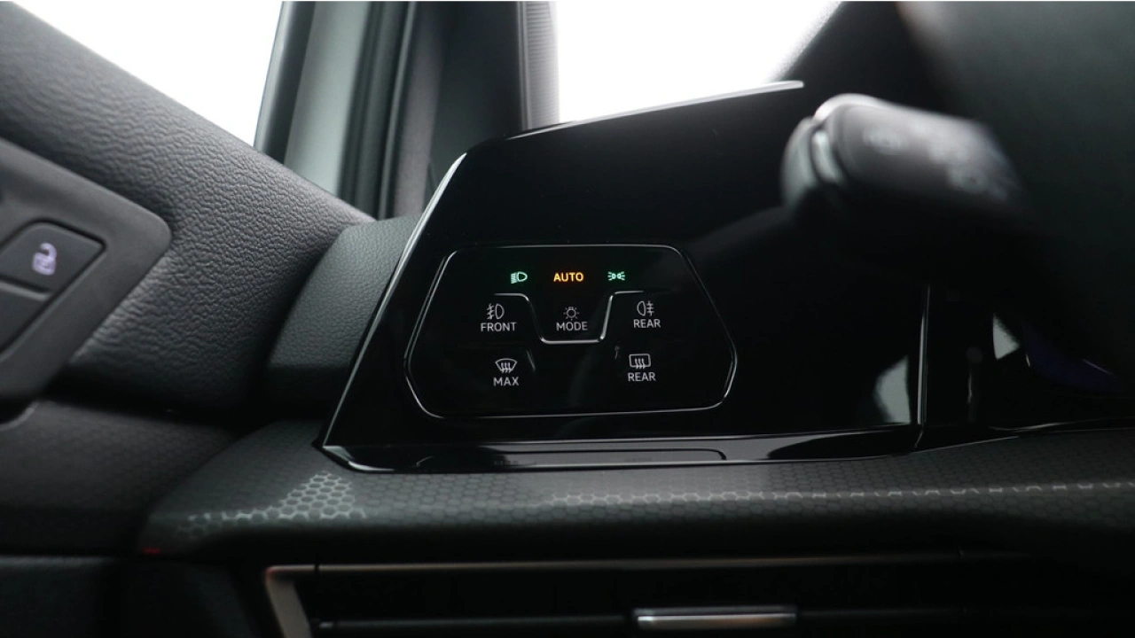 Volkswagen Golf GTE 1.4 eHybrid 245pk DSG Navigatie Stoel en Stuurverwarm.