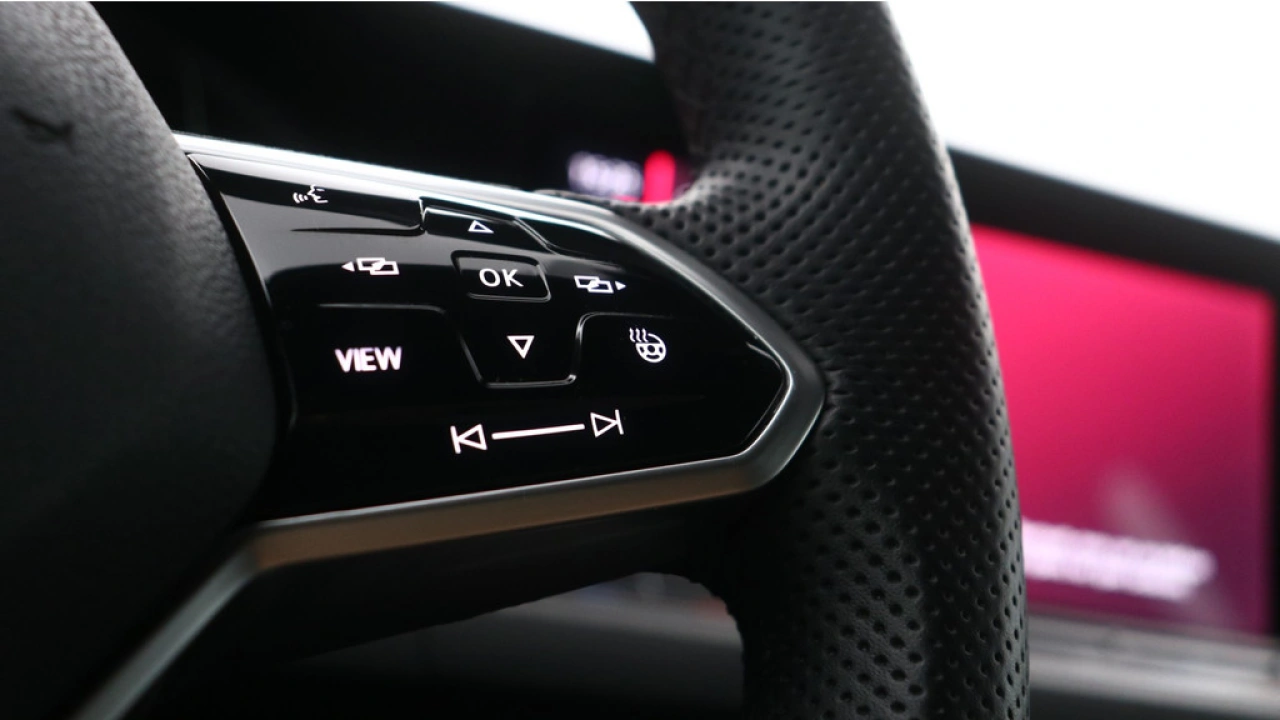 Volkswagen Golf GTE 1.4 eHybrid 245pk DSG Navigatie Stoel en Stuurverwarm.