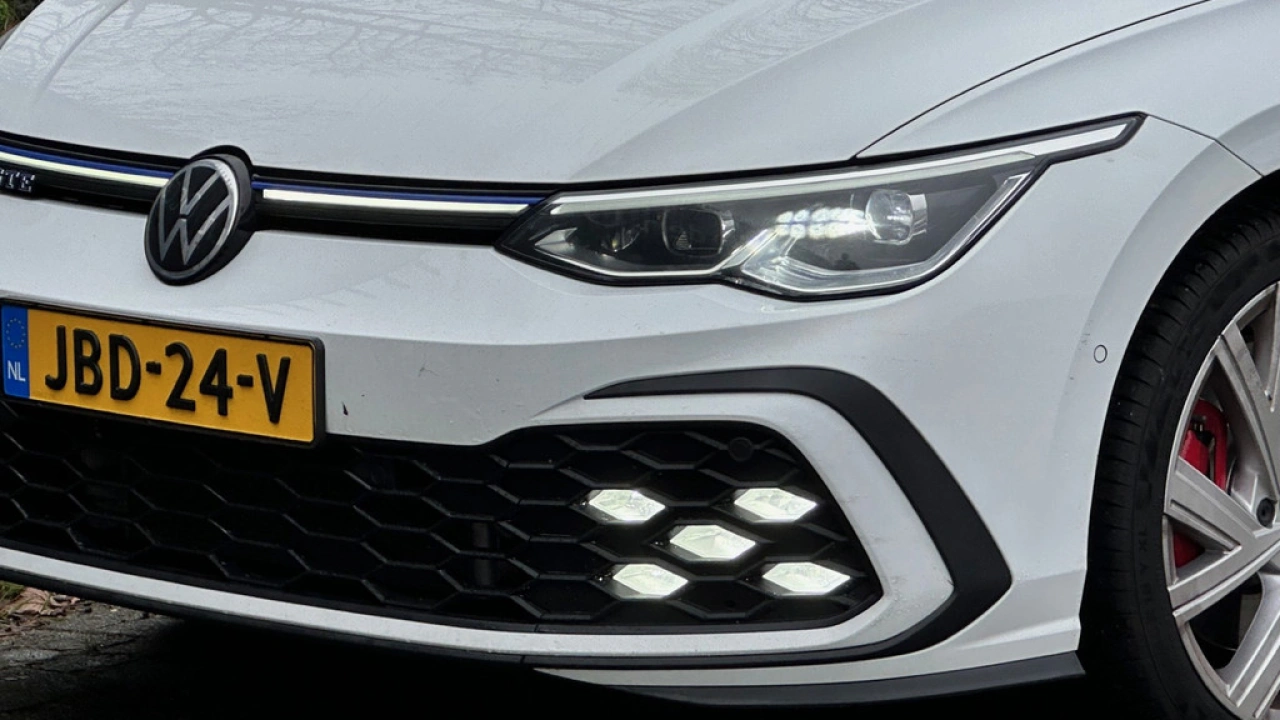 Volkswagen Golf GTE 1.4 eHybrid 245pk DSG Navigatie Stoel en Stuurverwarm.