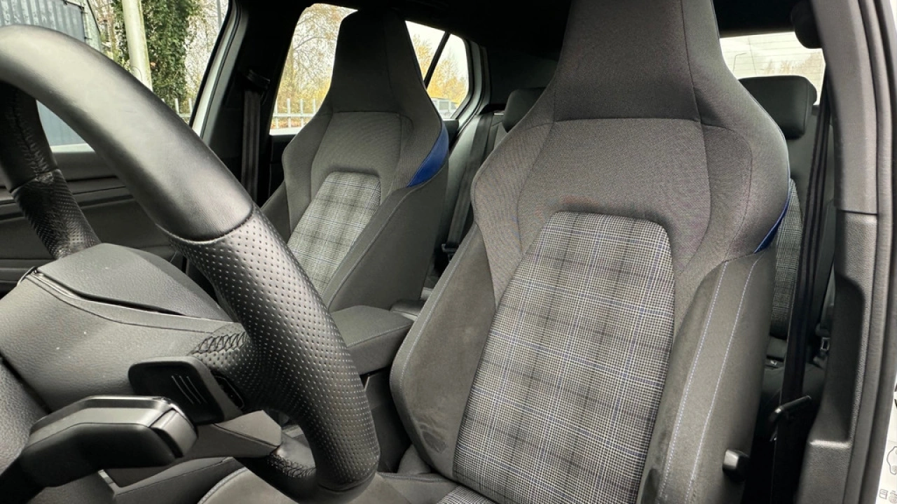 Volkswagen Golf GTE 1.4 eHybrid 245pk DSG Navigatie Stoel en Stuurverwarm.