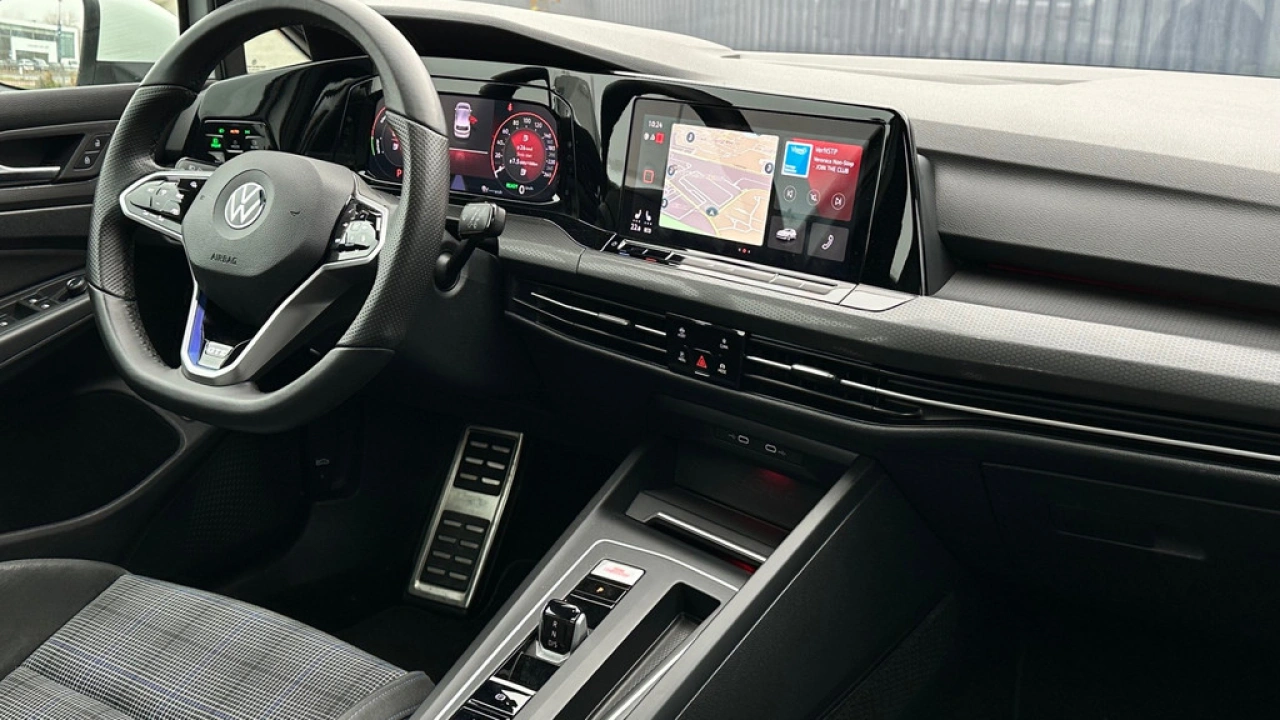 Volkswagen Golf GTE 1.4 eHybrid 245pk DSG Navigatie Stoel en Stuurverwarm.