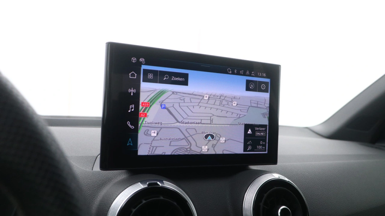 Audi Q2 35 TFSI 150PK S Edition / Stoelverwarming / ACC / Matrix LED