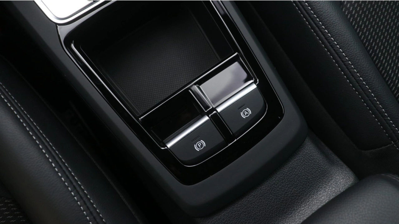 Audi Q2 35 TFSI 150PK S Edition / Stoelverwarming / ACC / Matrix LED