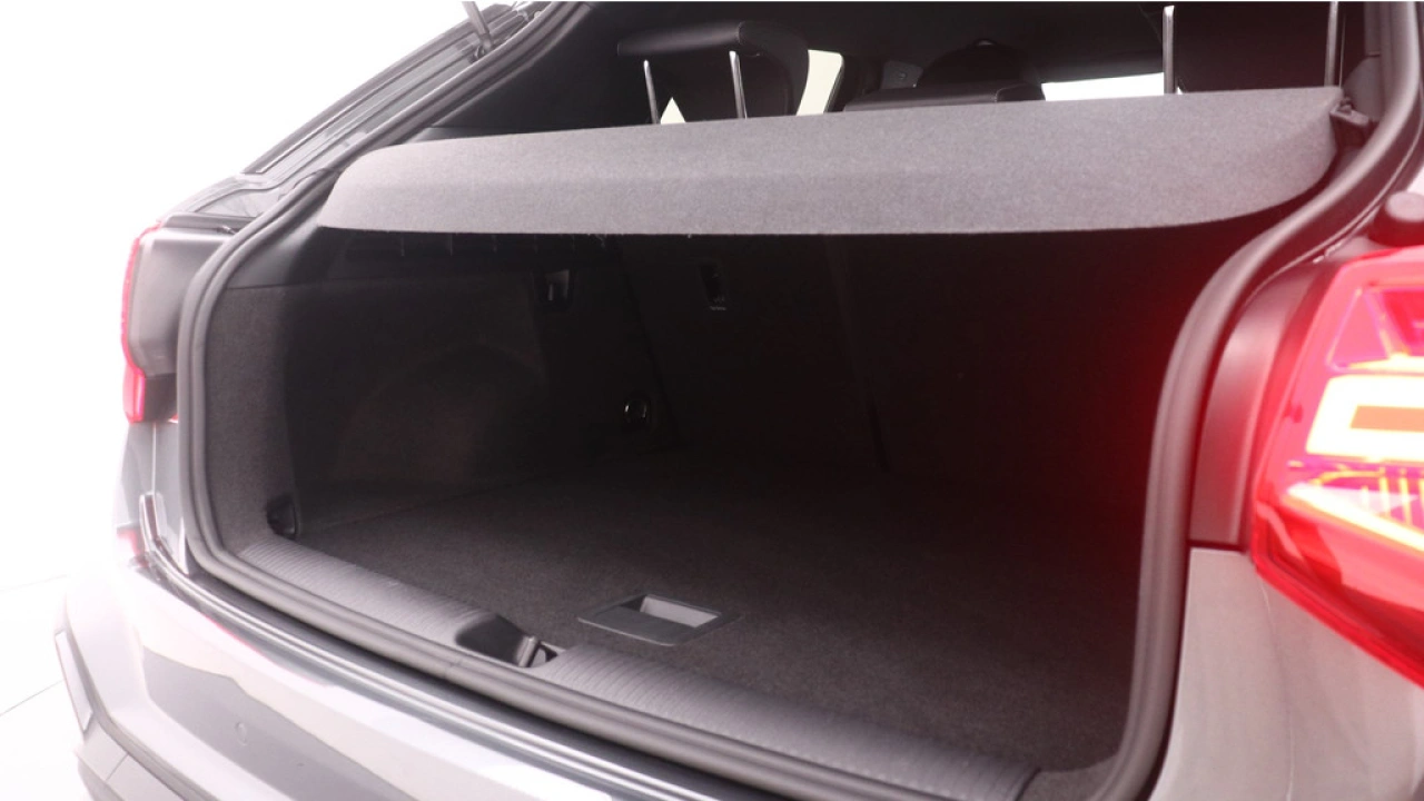 Audi Q2 35 TFSI 150PK S Edition / Stoelverwarming / ACC / Matrix LED