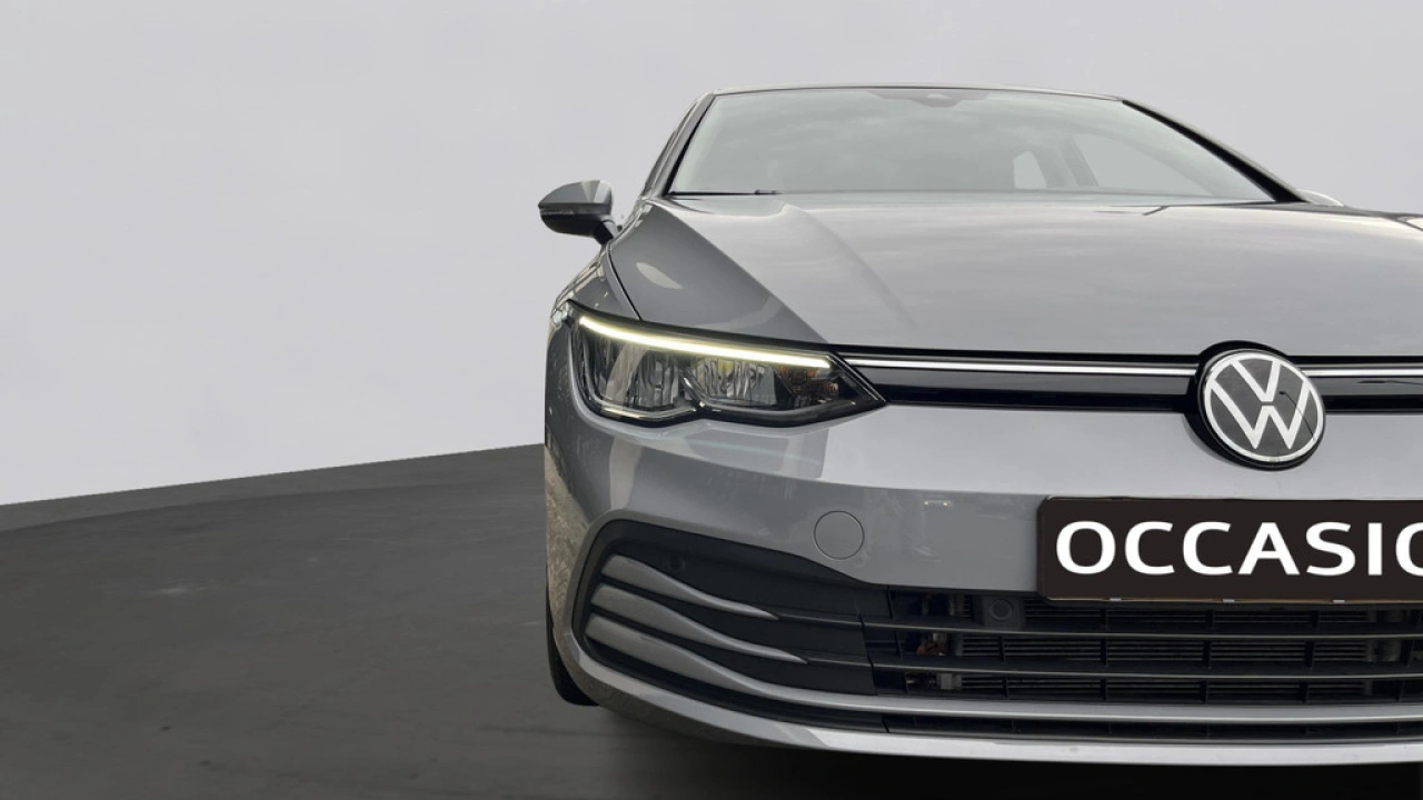 Volkswagen Golf 1.0 TSI Life | Navigatie Discover Pro | Camera | All Season banden |