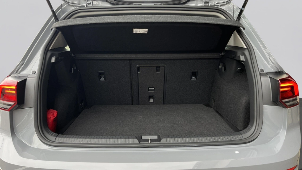 Volkswagen Golf 1.0 TSI Life | Navigatie Discover Pro | Camera | All Season banden |