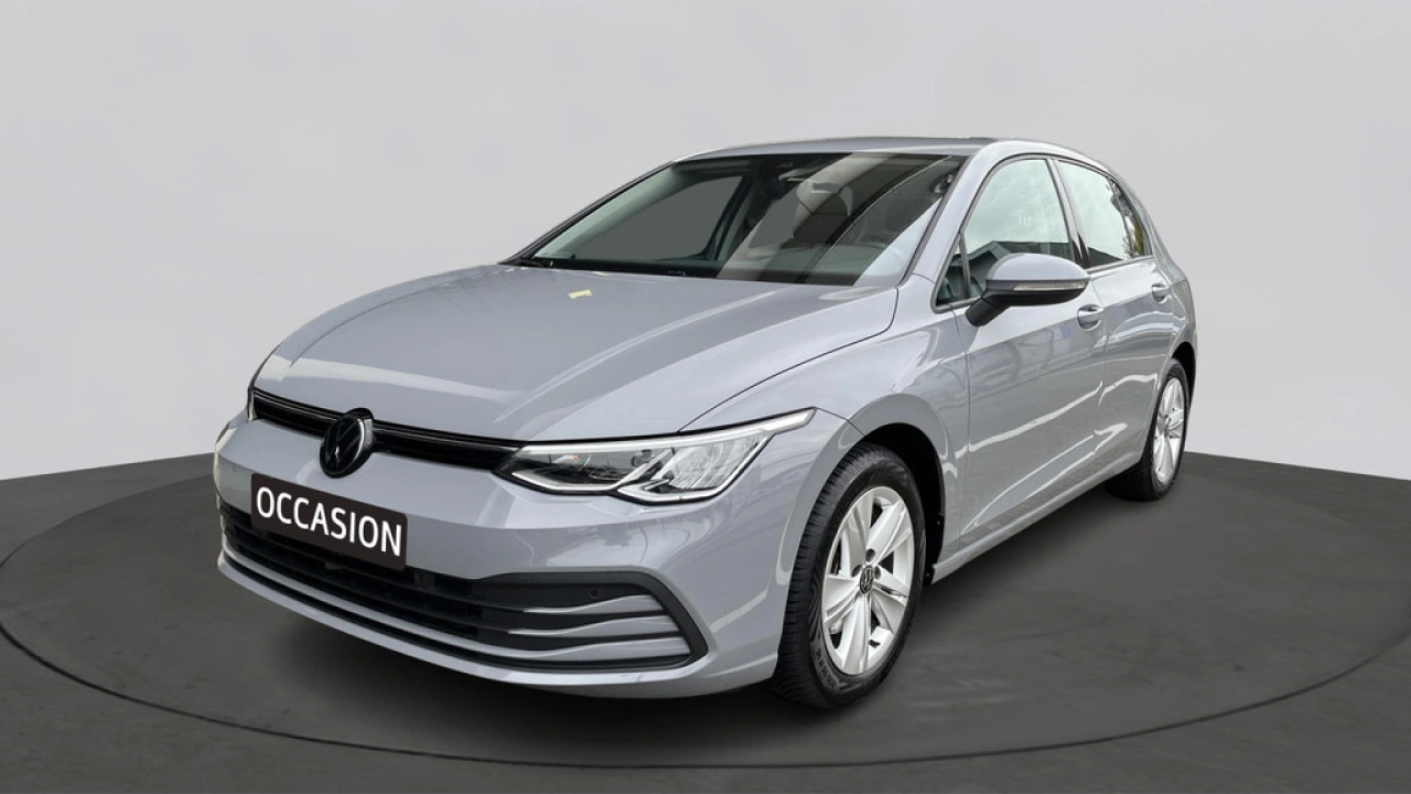 Volkswagen Golf 1.0 TSI Life | Navigatie Discover Pro | Camera | All Season banden |