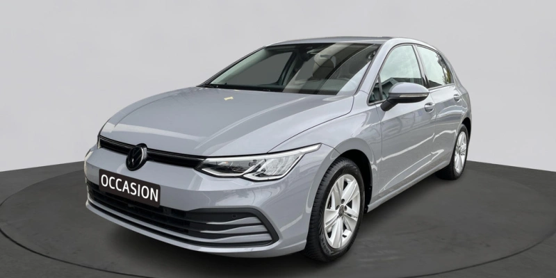 Volkswagen Golf 1.0 TSI Life | Navigatie Discover Pro | Camera | All Season banden |