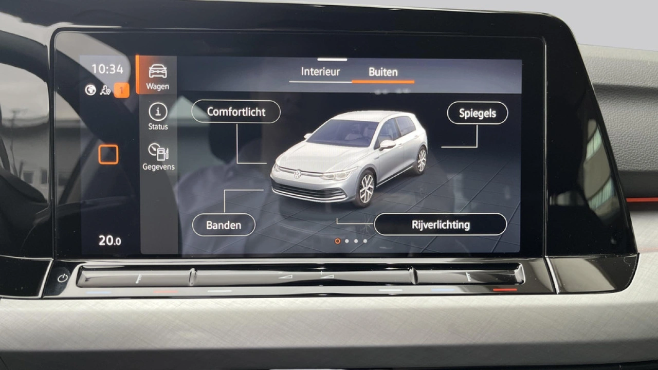 Volkswagen Golf 1.0 TSI Life | Navigatie Discover Pro | Camera | All Season banden |