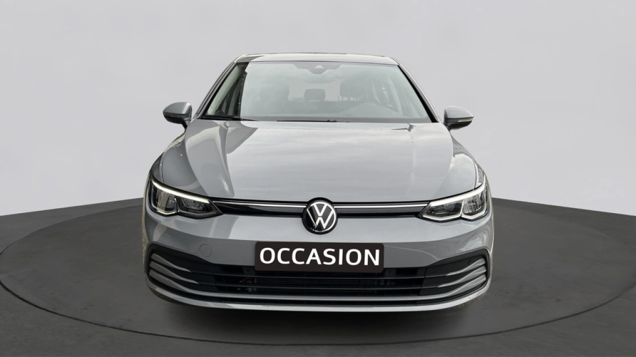 Volkswagen Golf 1.0 TSI Life | Navigatie Discover Pro | Camera | All Season banden |
