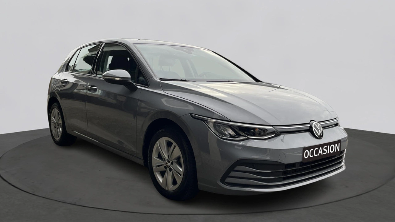 Volkswagen Golf 1.0 TSI Life | Navigatie Discover Pro | Camera | All Season banden |