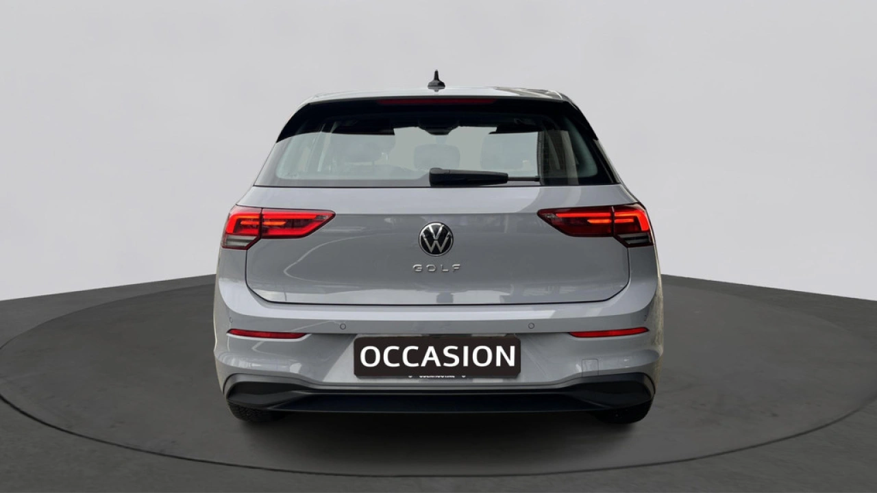 Volkswagen Golf 1.0 TSI Life | Navigatie Discover Pro | Camera | All Season banden |