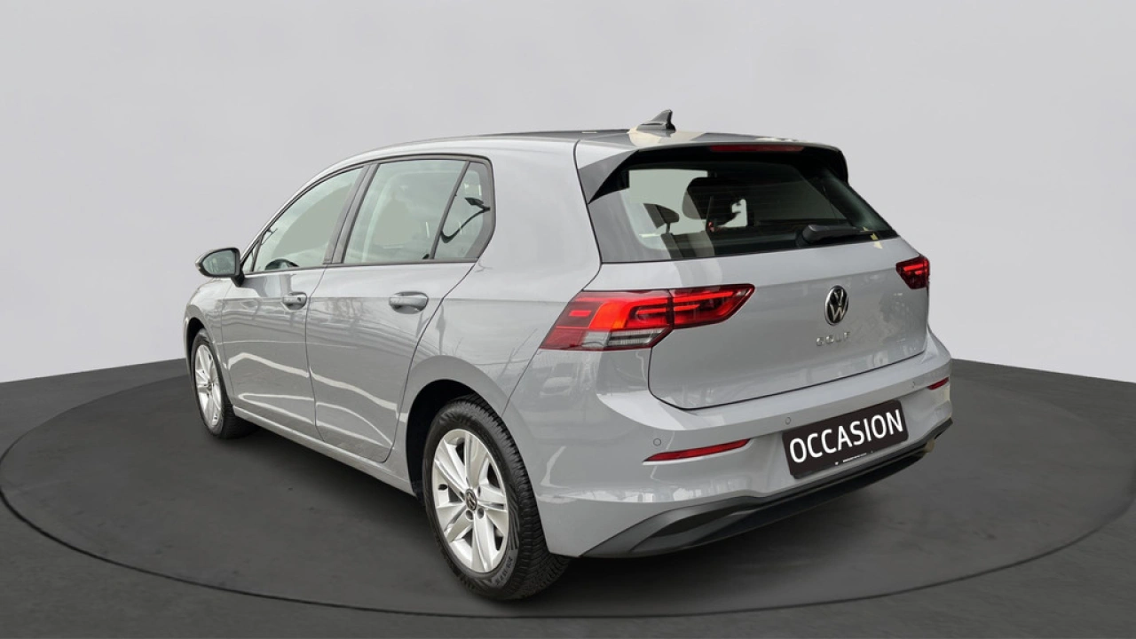 Volkswagen Golf 1.0 TSI Life | Navigatie Discover Pro | Camera | All Season banden |
