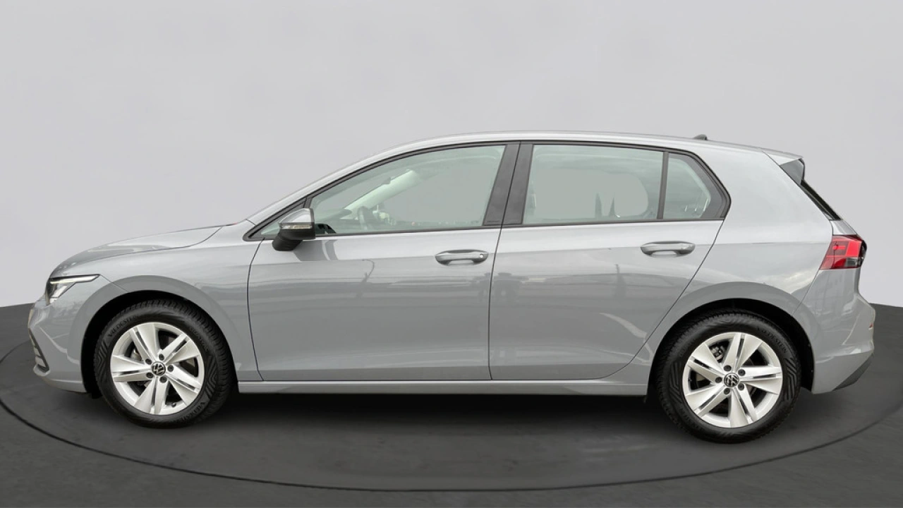 Volkswagen Golf 1.0 TSI Life | Navigatie Discover Pro | Camera | All Season banden |