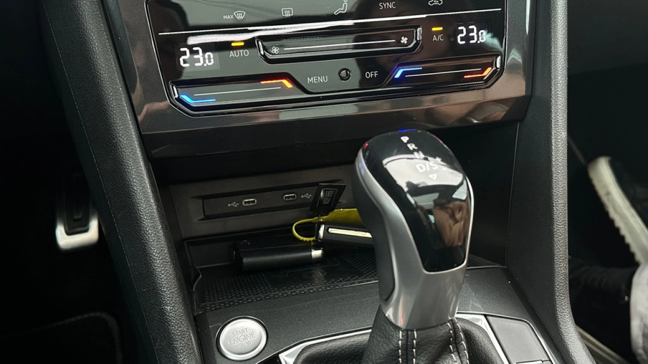 Volkswagen Tiguan 1.5 TSI 150pk DSG R-Line Business+ Panoramadak Trekhaak