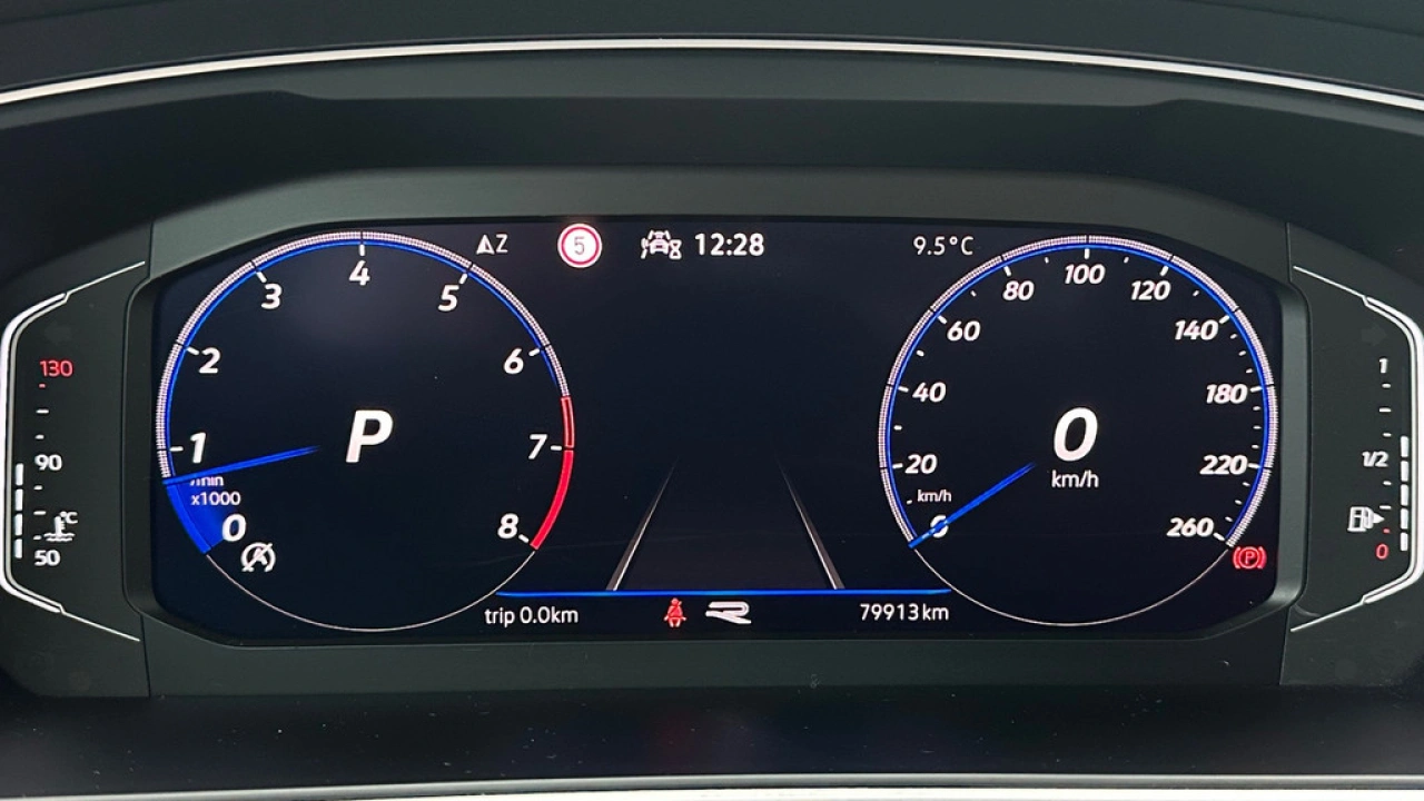 Volkswagen Tiguan 1.5 TSI 150pk DSG R-Line Business+ Panoramadak Trekhaak