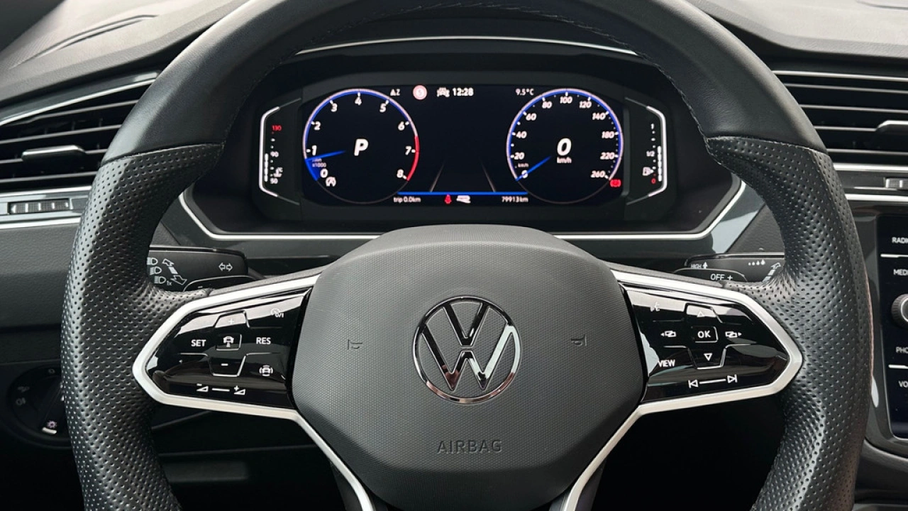 Volkswagen Tiguan 1.5 TSI 150pk DSG R-Line Business+ Panoramadak Trekhaak