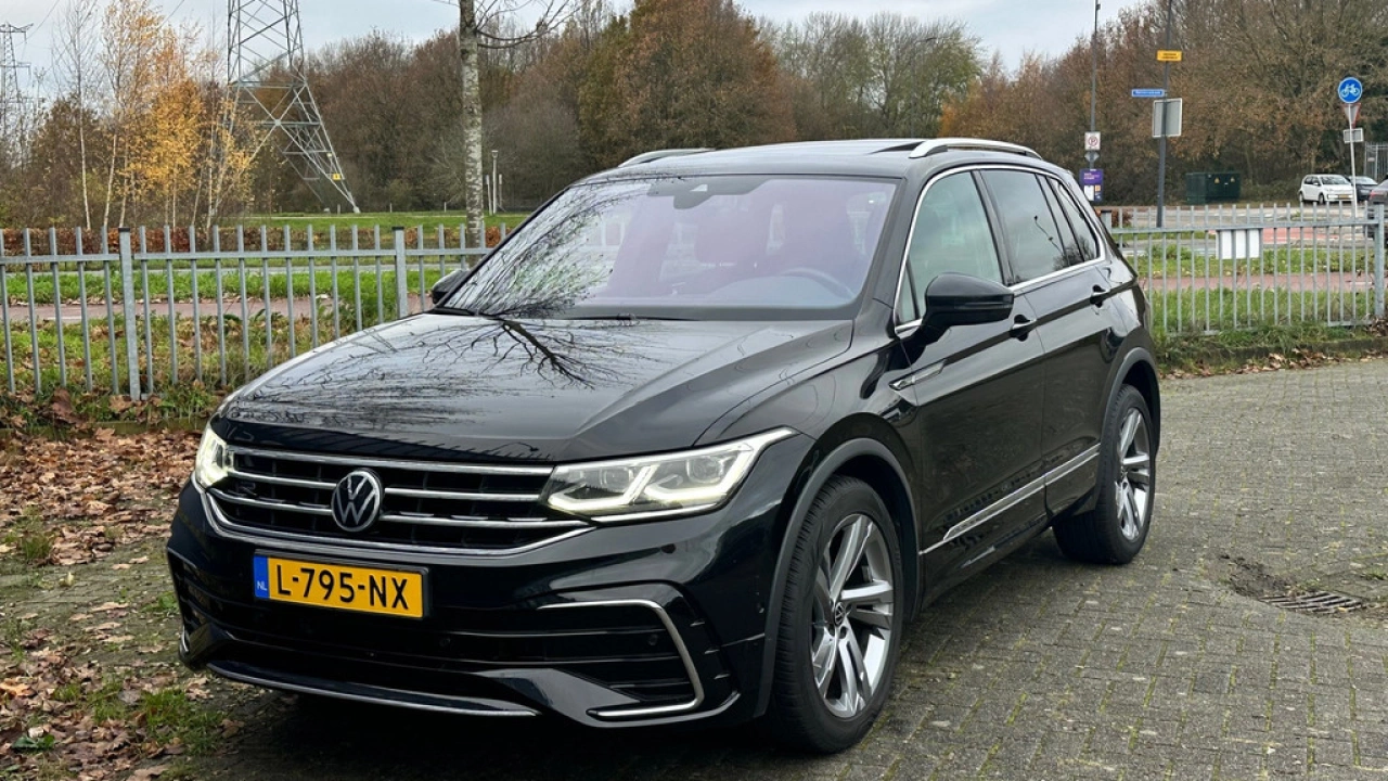 Volkswagen Tiguan 1.5 TSI 150pk DSG R-Line Business+ Panoramadak Trekhaak