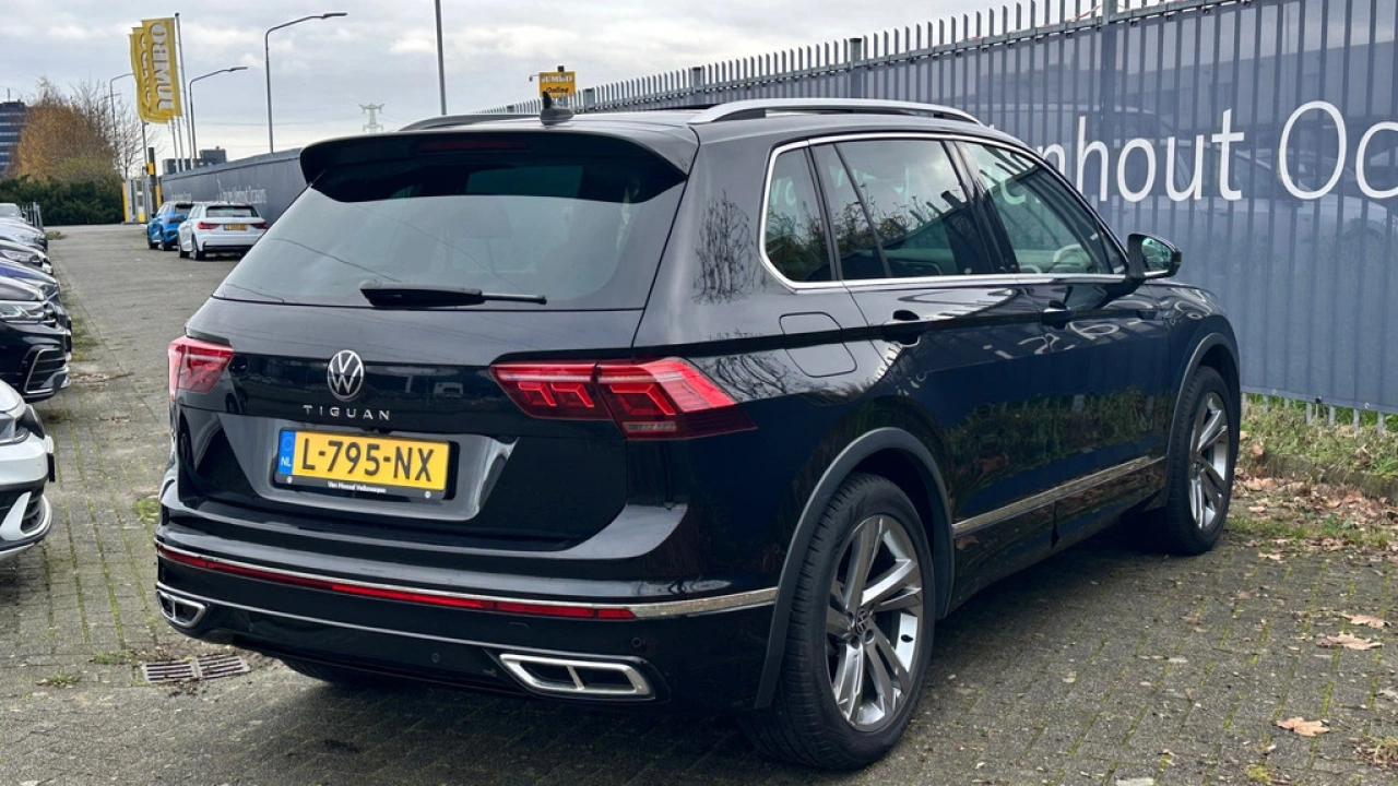 Volkswagen Tiguan 1.5 TSI 150pk DSG R-Line Business+ Panoramadak Trekhaak