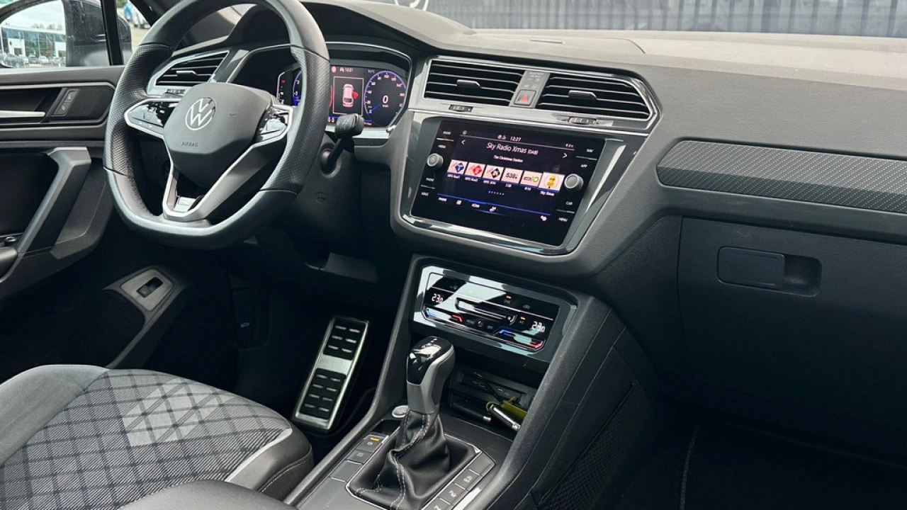 Volkswagen Tiguan 1.5 TSI 150pk DSG R-Line Business+ Panoramadak Trekhaak