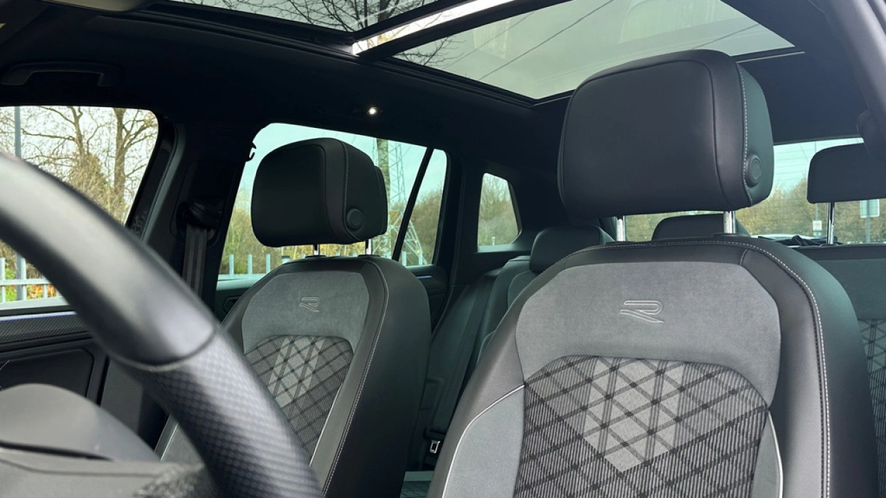 Volkswagen Tiguan 1.5 TSI 150pk DSG R-Line Business+ Panoramadak Trekhaak