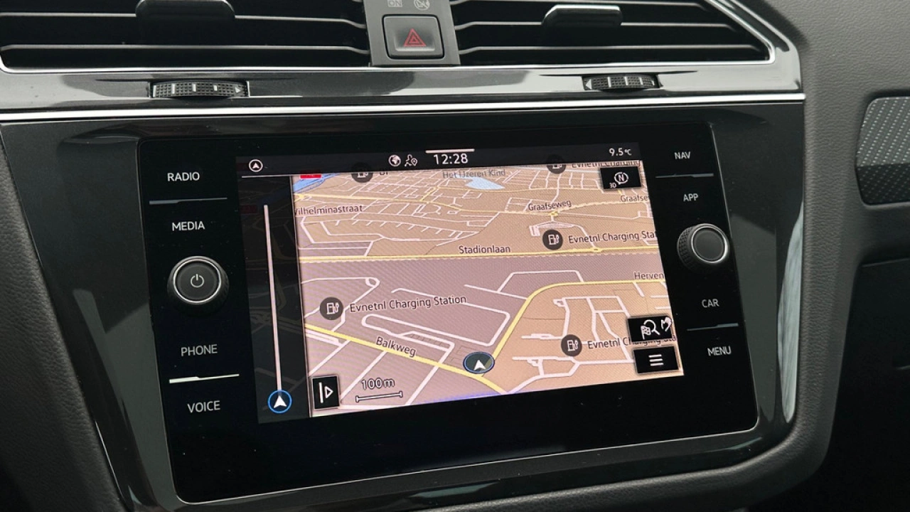 Volkswagen Tiguan 1.5 TSI 150pk DSG R-Line Business+ Panoramadak Trekhaak