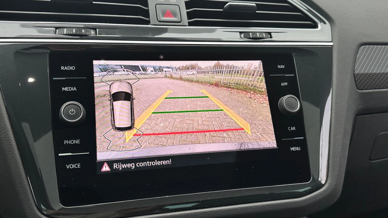 Volkswagen Tiguan 1.5 TSI 150pk DSG R-Line Business+ Panoramadak Trekhaak