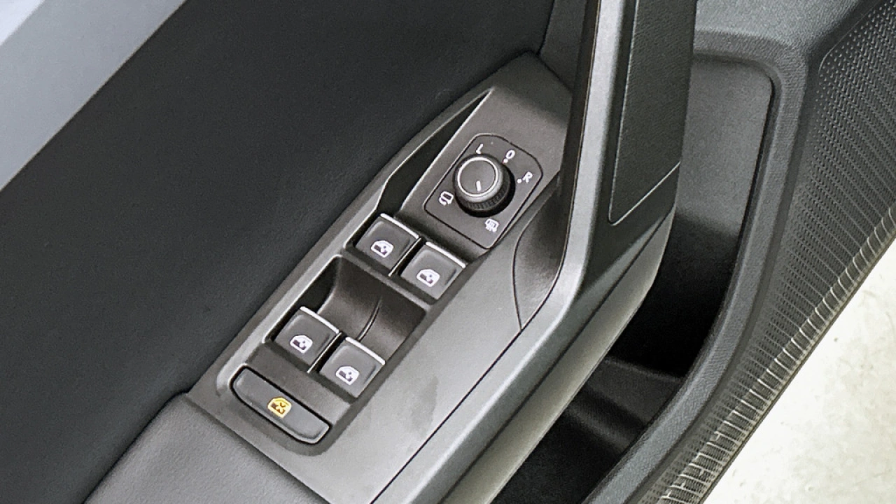 SEAT Leon 1.0 eTSI 110pk FR Business DSG