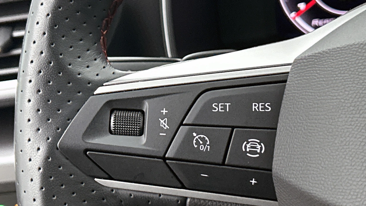 SEAT Leon 1.0 eTSI 110pk FR Business DSG