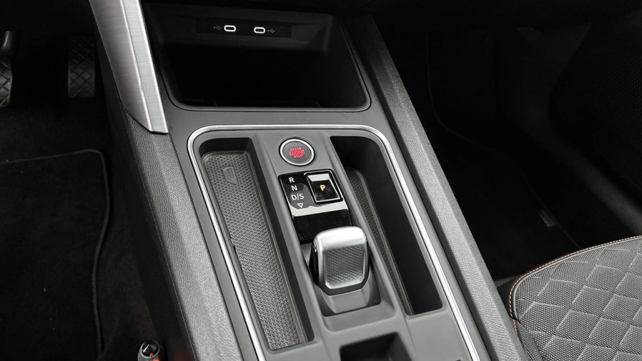 SEAT Leon 1.0 eTSI 110pk FR Business DSG