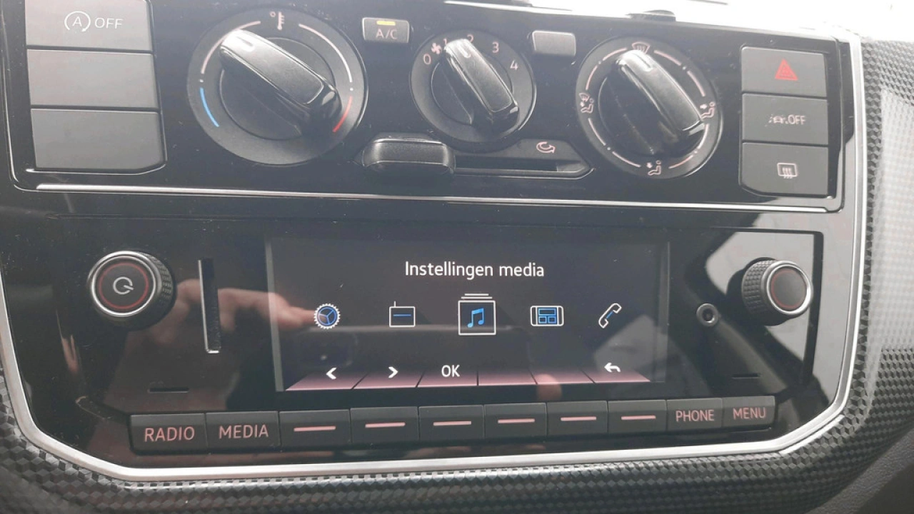 Volkswagen up! 1.0 Airco | Smartphone integratie | Lane Assist | DAB | Steunhaak |