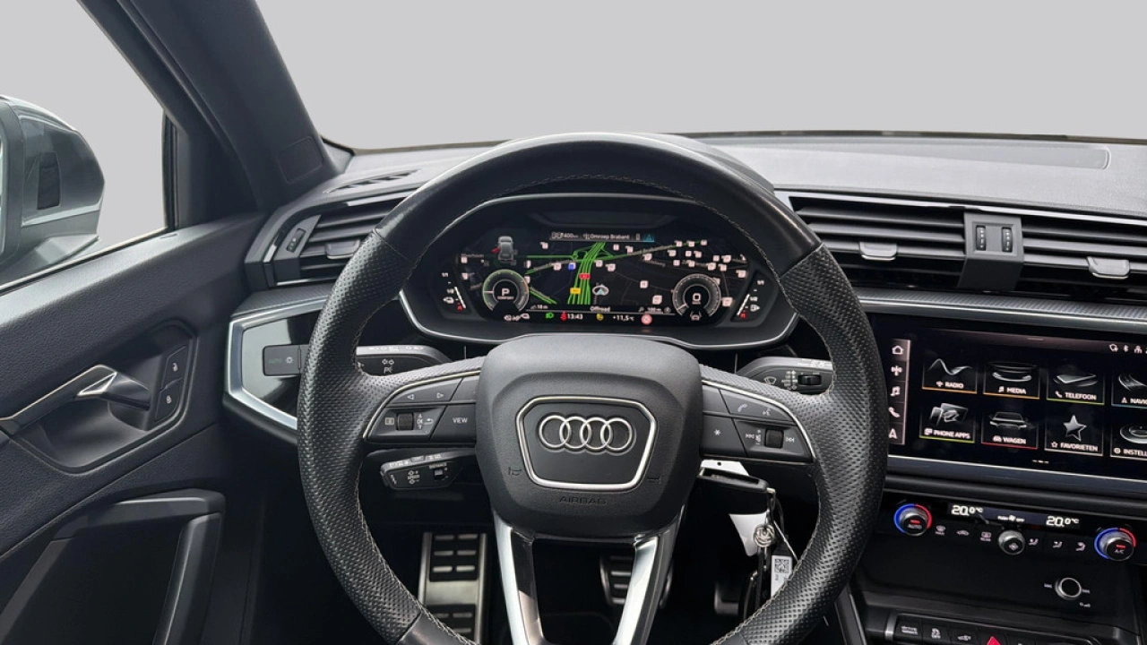 Audi Q3 45 TFSI e 245pk PHEV S-Line Edition / Trekhaak / Camera / PDC V+A