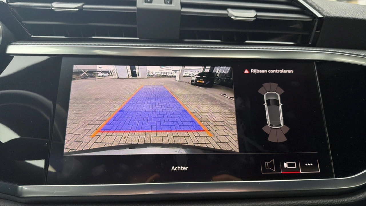 Audi Q3 45 TFSI e 245pk PHEV S-Line Edition / Trekhaak / Camera / PDC V+A