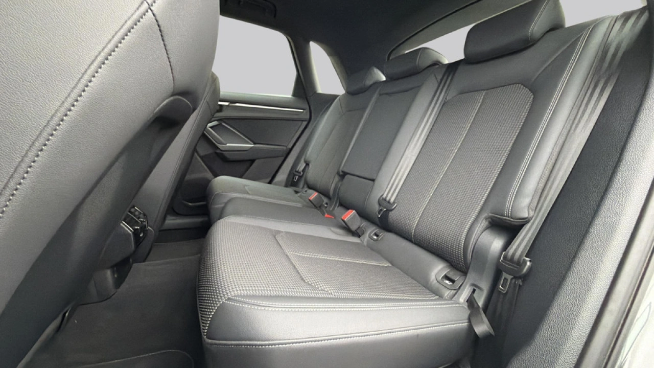 Audi Q3 45 TFSI e 245pk PHEV S-Line Edition / Trekhaak / Camera / PDC V+A