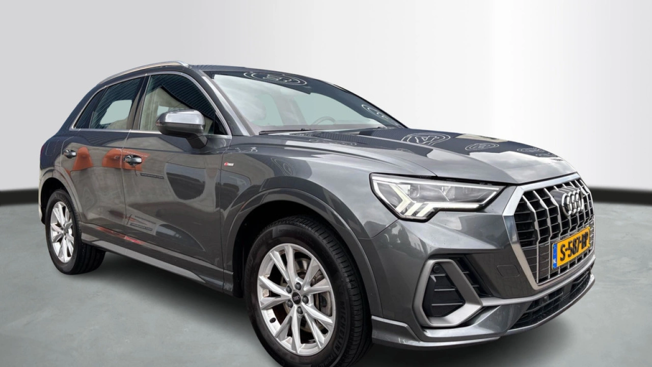 Audi Q3 45 TFSI e 245Pk S Edition / Trekhaak / Camera / PDC V+A