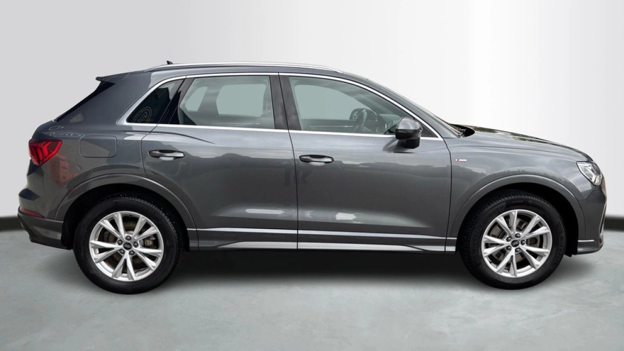 Audi Q3 45 TFSI e 245Pk S Edition / Trekhaak / Camera / PDC V+A